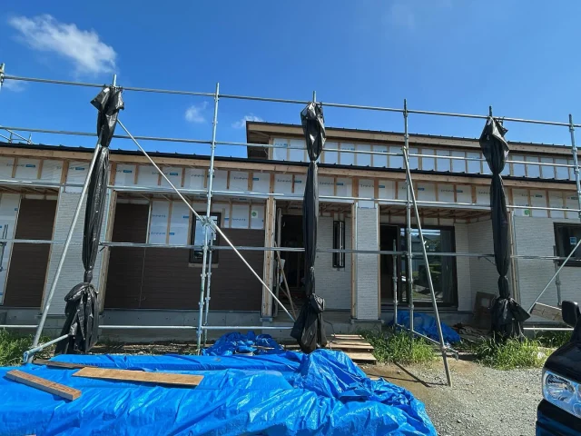 🏡✨ 八女市 S様邸 – 事務所兼ご自宅 新築工事中 ✨🏡現在進行中の現場をご紹介します！S様邸は、事務所とご自宅を兼ね備えた広々とした空間設計。ワークスペースとしての機能性はもちろん、ご家族がゆったり過ごせる居住スペースも確保しています。「開放感」と「使いやすさ」を両立した、伸びやかな住まいへ。完成が今からとても楽しみです✨ #注文住宅 #施行中現場  #事務所兼自宅